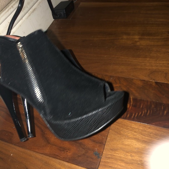 Black heels - Picture 6 of 7